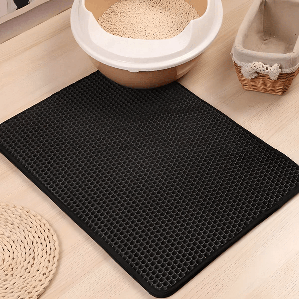 Slitesterk sandmatte i PVC, designet for å fange opp kattesand fra labbene og forhindre strøing i hjemmet.