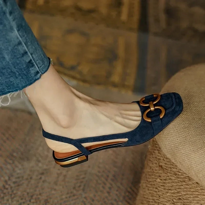 Elegante slip-on damesandaler med lav hæl. Komfortable festsko og stilige hverdagssko for moderne kvinner.