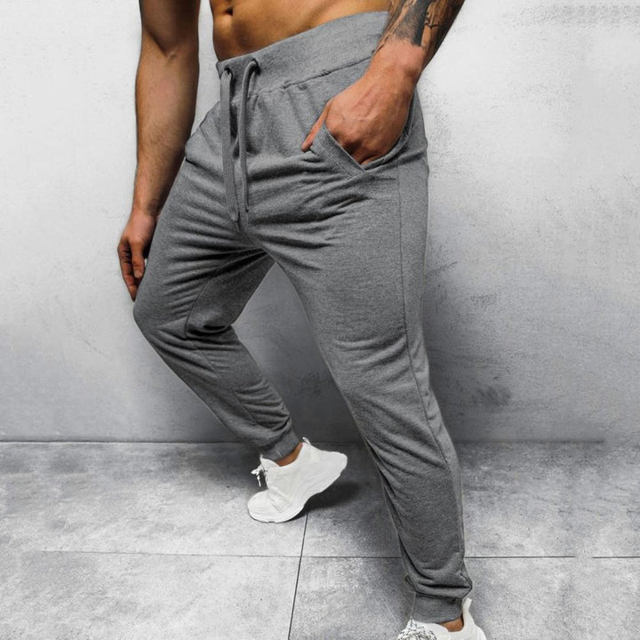 Komfortabel herre joggebukse med elastisk midje og sidelinjer, for aktiv livsstil.