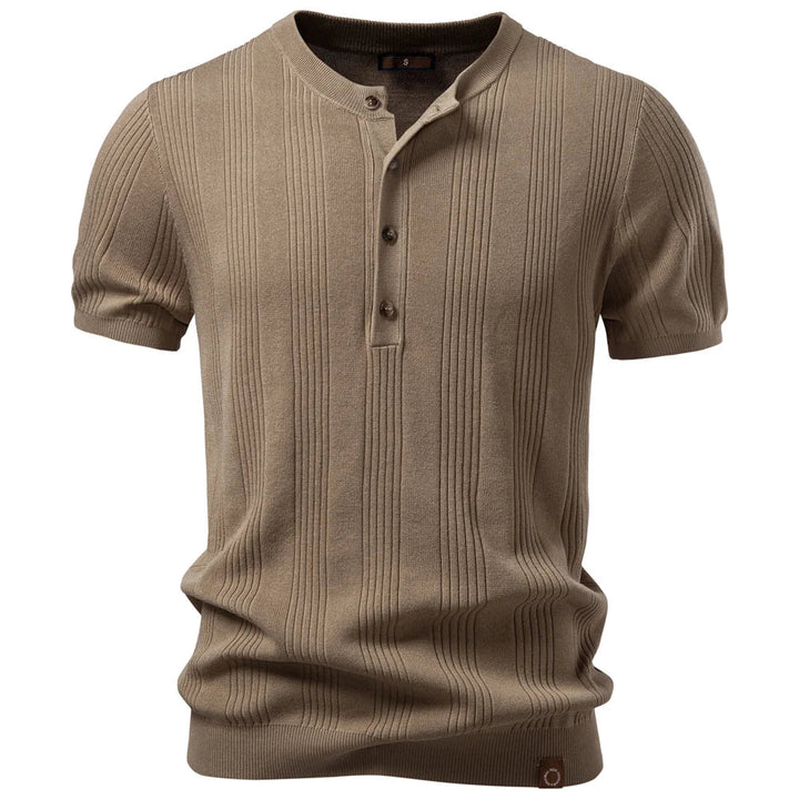 Klassisk herre Henley t-skjorte med funksjonell knappestolpe, korte ermer. Pustende for varm sommer.