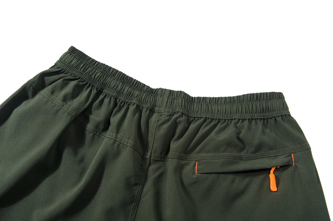 Herre treningsshorts, med ventilasjonssoner og hurtigtørkende stoff.
