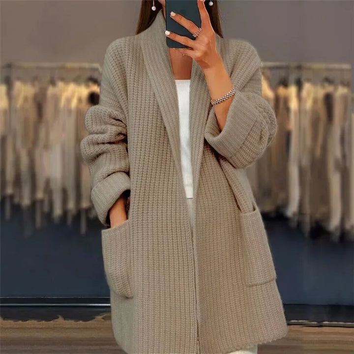 Dame uformell strikket cardigan. Komfortabel og stilfull genser for høst og vinter. Løs passform.