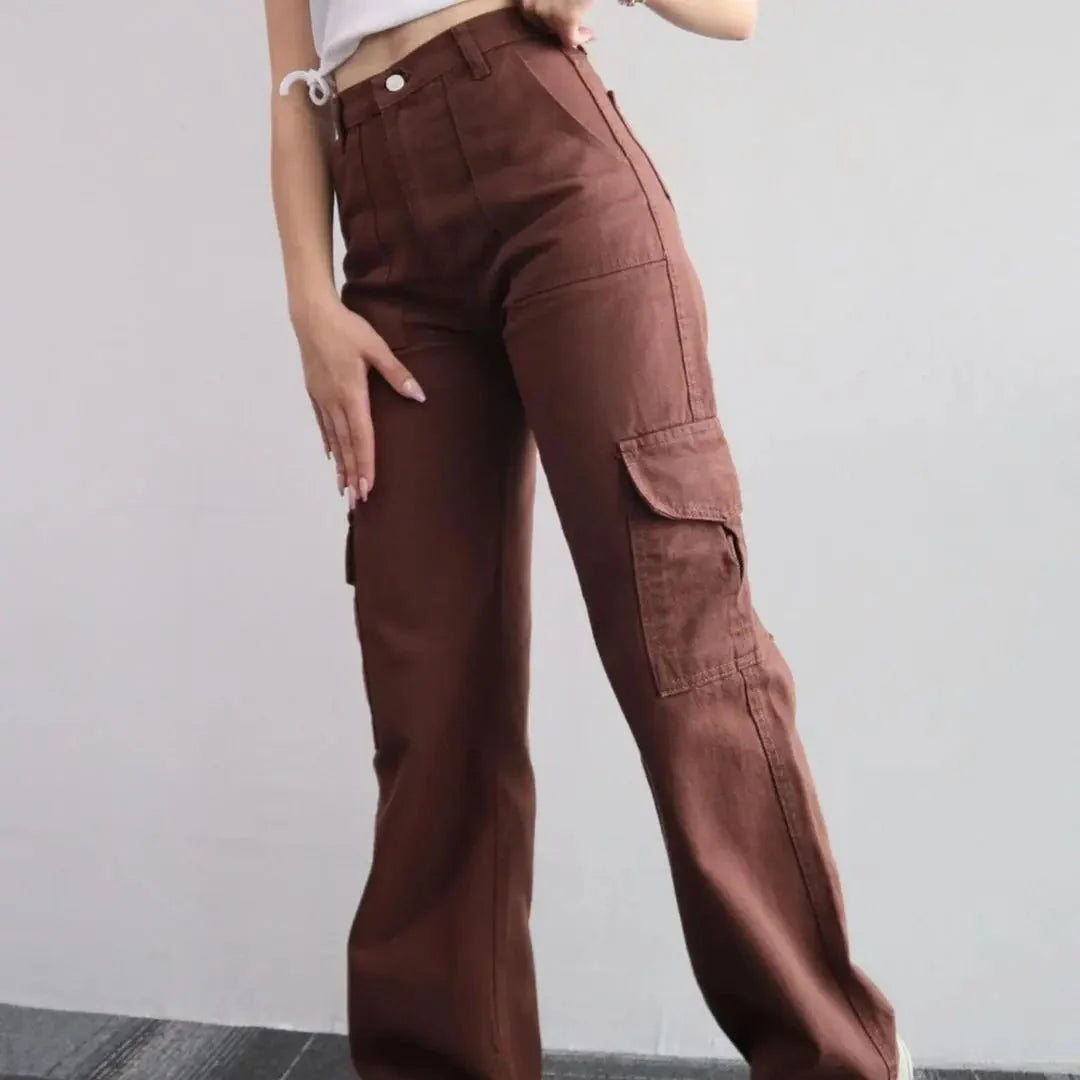 Y2K parachute bukser for dame, med vintage inspirasjon og en kul streetwear look.