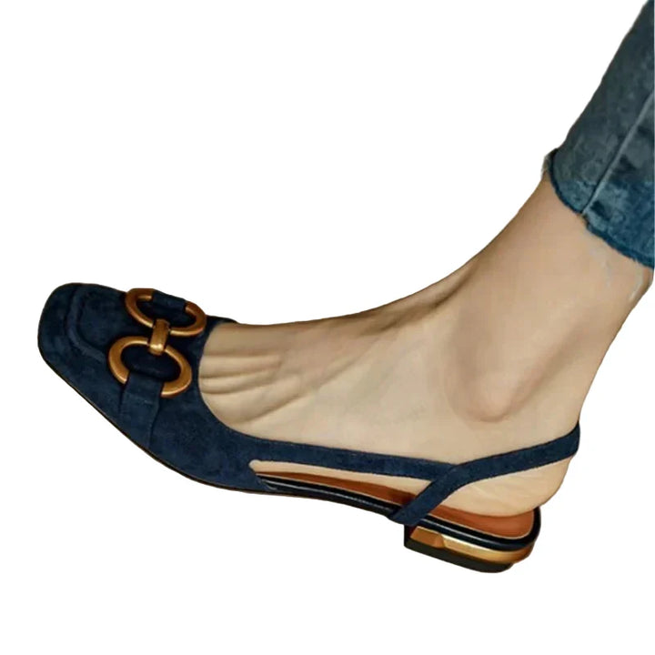 Elegante damesandaler med lav hæl og slip-on design. Komfortable sommersko for kvinner, perfekt til hverdag.