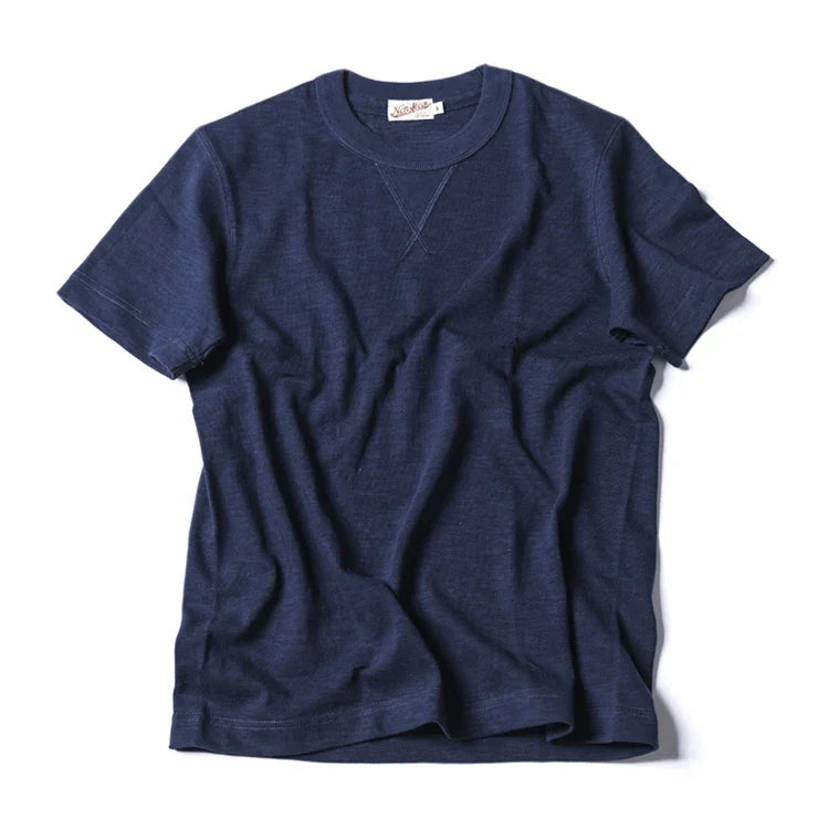 Basisk herre t-skjorte i premium, kraftig slub bomull. Tidløs vintage stil for allsidig garderobe.