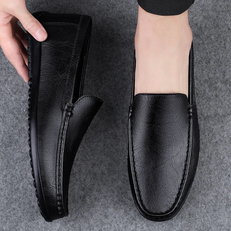Svarte herre loafers, allsidige mokasiner for både hverdag og fest.