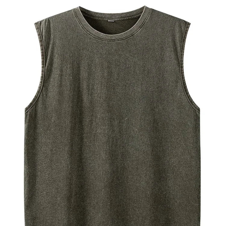 Beige herre ermeløs tank top, vasket look. Løs passform, perfekt for casual sommer.