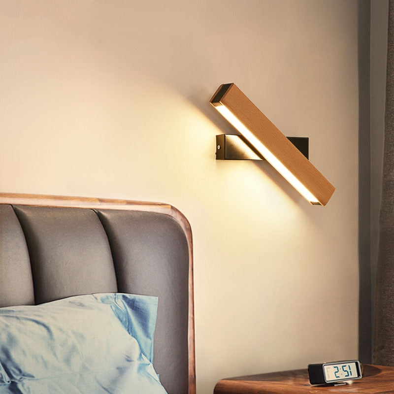 Roterbar LED-vegglampe med minimalistisk design, energieffektiv for hele hjemmet.