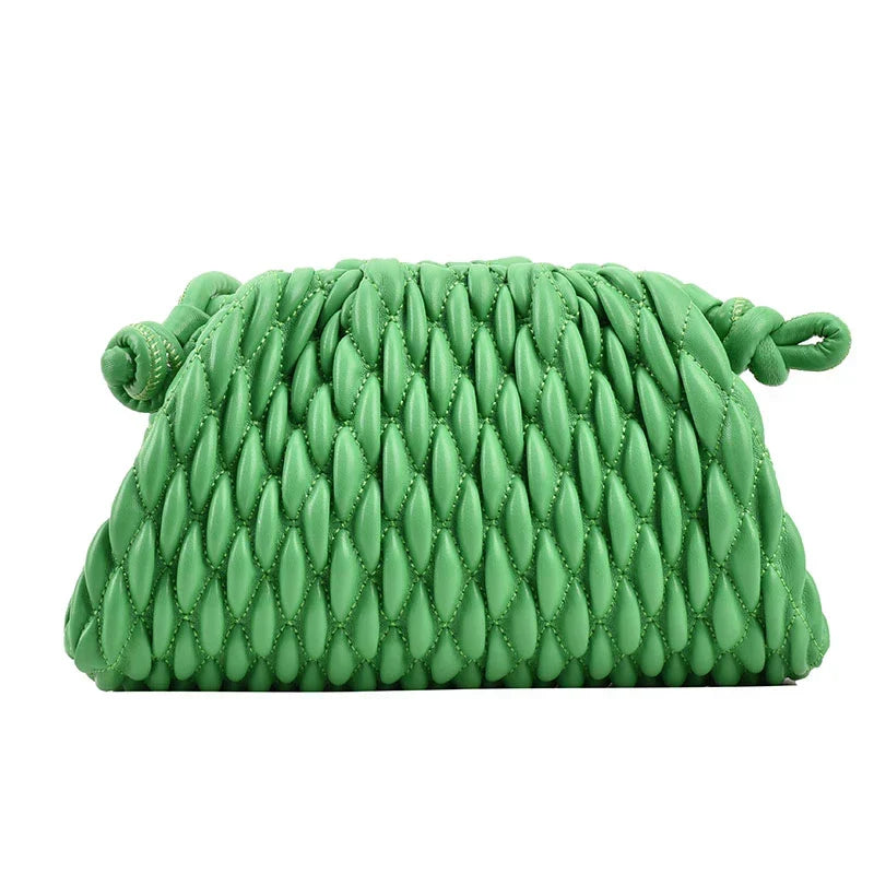 Stilfull kvinne clutch veske med romslig innvendig plass, elegant for bryllup, fest og kveldsbruk.