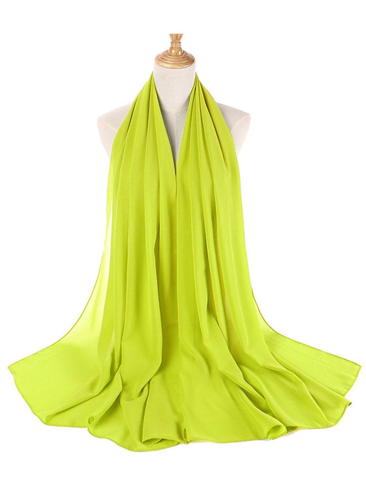 Mykt og luftig chiffon sjal, perfekt for en minimalistisk stil.