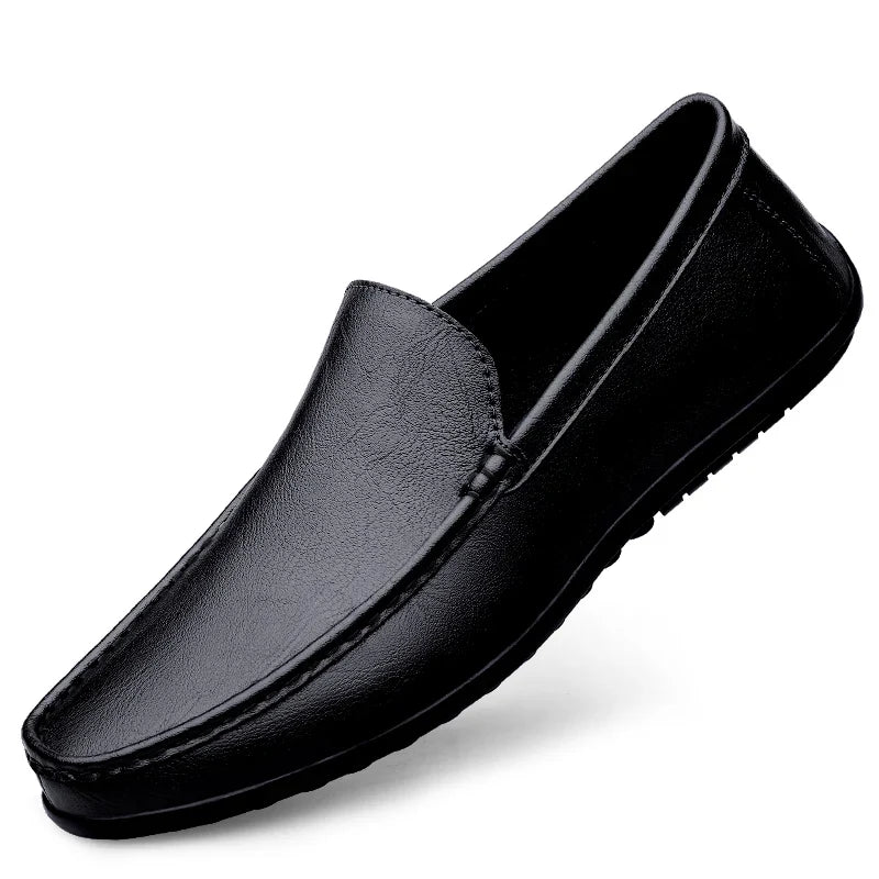 Svarte slip-on sko for menn, elegante og komfortable for både jobb og fritid.