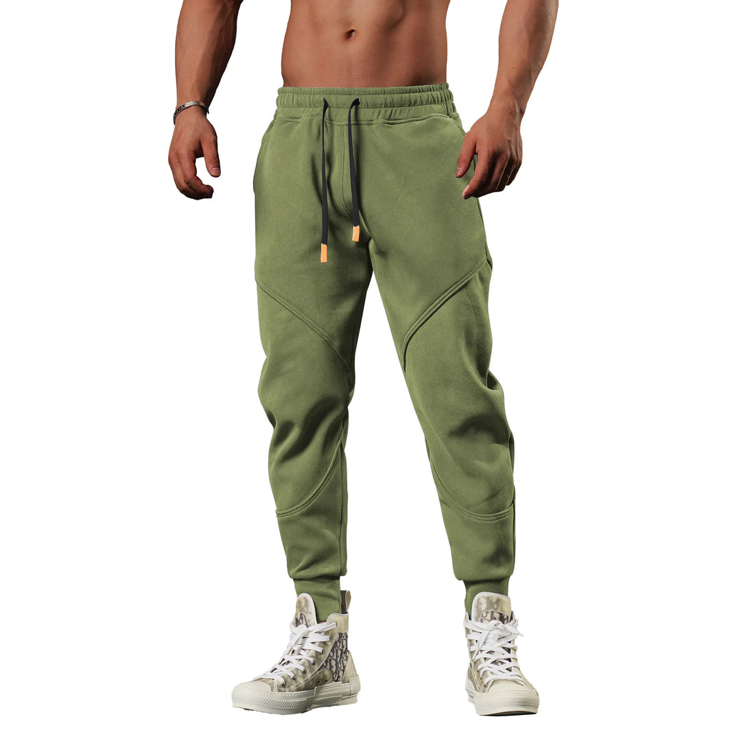 Komfortabel fritidsbukse til herre, slim fit, med justerbar snøring.