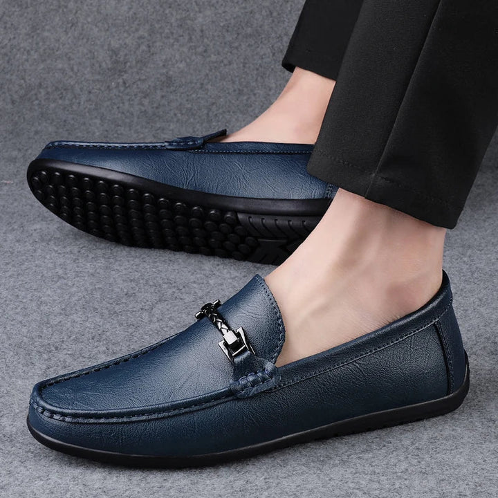 Elegant svart herre loafer, med et klassisk slip-on design.