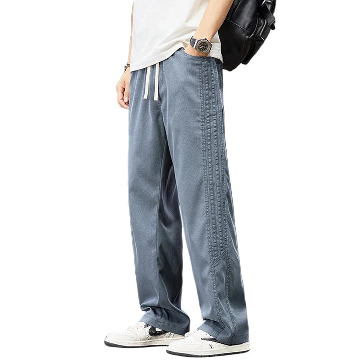 Lyocell joggebukser for herre, løs passform. Elastisk midje, casual og pustende stil for sommerbruk.