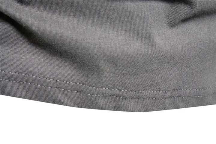 Grønn langermet t-skjorte for herre i myk bomull, allsidig for casual vår- og høstlook.