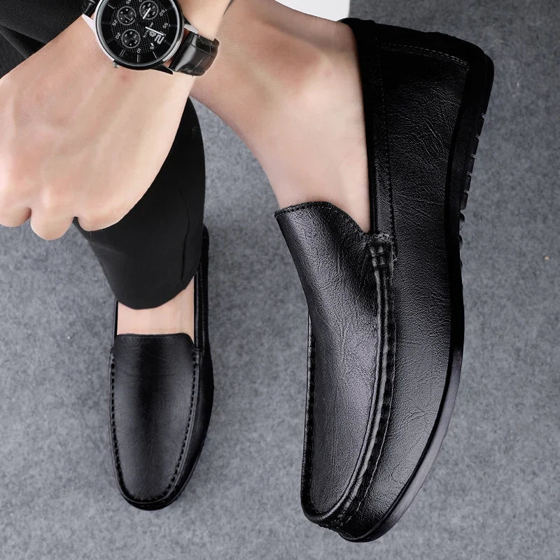 Elegant svart herresko, håndlagde loafers for en tidløs stil.