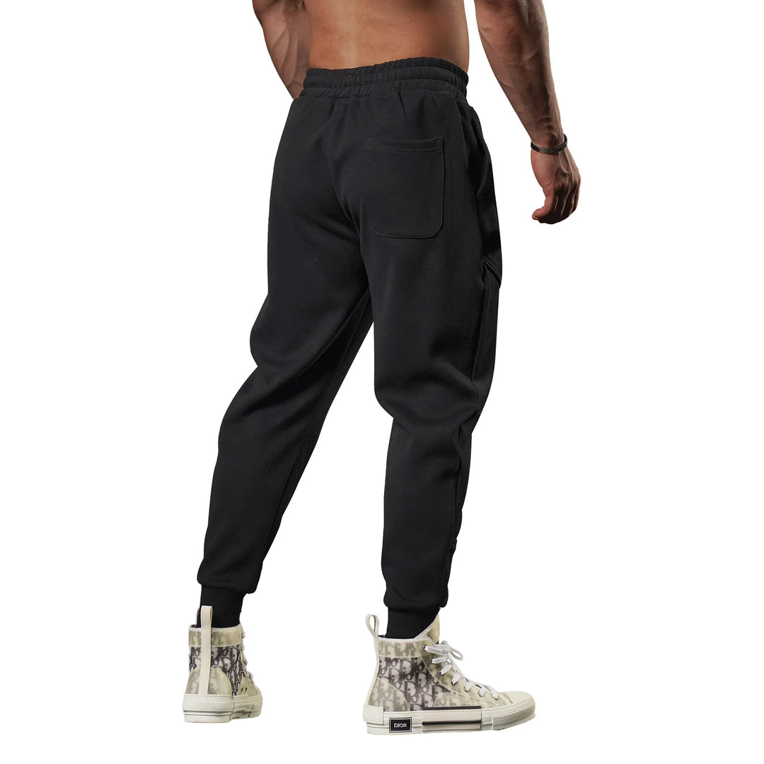 Trendy herrebukse, slim fit, ideell for byvandring og sporty uttrykk.