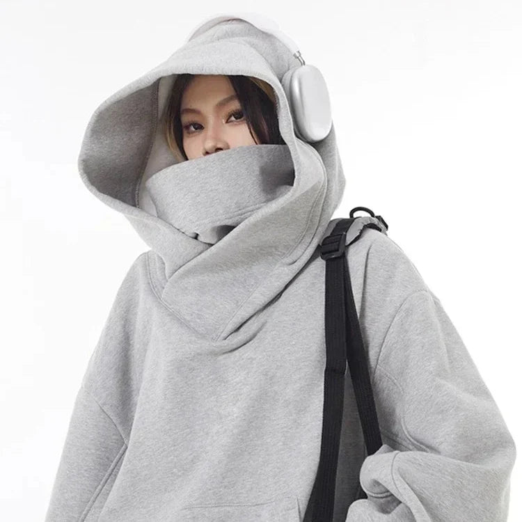 Trendy Y2K hettegenser for menn. Oversized streetwear hoodie med høy hals i ninja-stil. Ideell for kaldt vær.