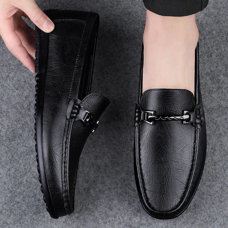Herre loafers i brun, blå og svart farge, håndlagde slip-on mokasiner med myk såle.