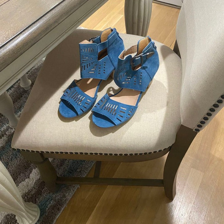 Enkle å ta på slip-on dame støvler. Komfortable sko for travel hverdag og elegant uttrykk.