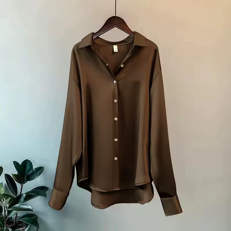 Elegant og komfortabel langermet damebluse med løs passform, en perfekt topp for alle sesonger.