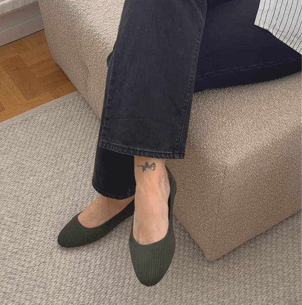 Blå ballerinasko, komfortable flate sko for damer, ideelle for elegante fritidsantrekk.