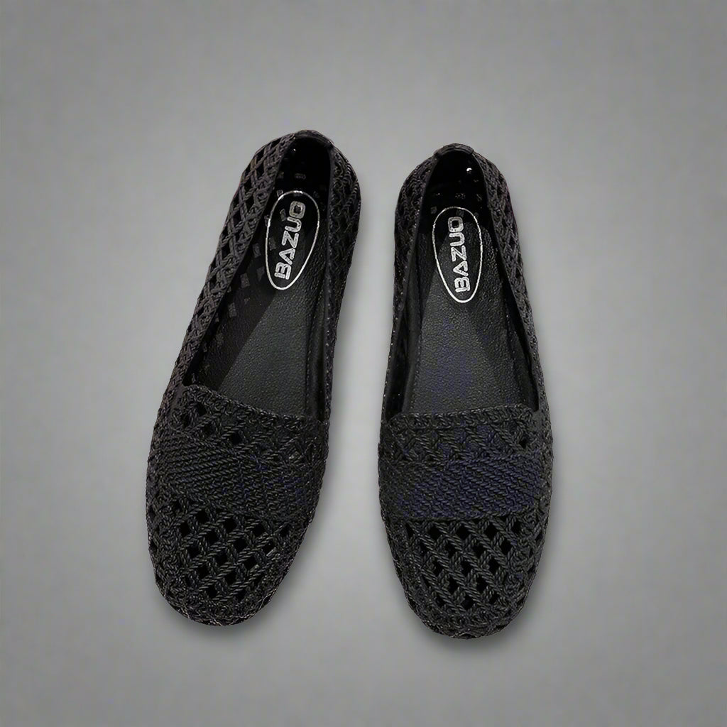 Stilrene slip-on flats som kombinerer komfort og eleganse. En perfekt hverdagssko for kvinner, ideell til vår og sommer.