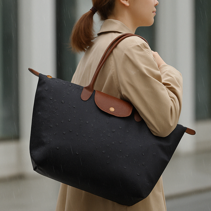 Allsidig dame crossbody-veske, perfekt for en aktiv hverdag. Robust og romslig design.