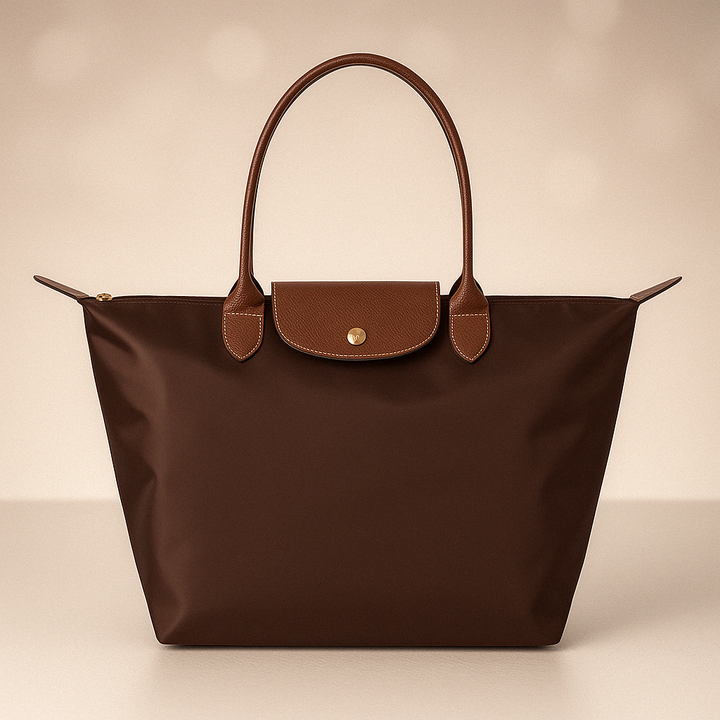Stilfull dameveske i moderne design, kan brukes som skulder- eller crossbody-veske. Elegant finish.