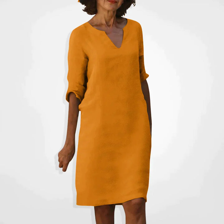 Hverdagskjole: Elegant midi sommerkjole med V-hals og trekvart ermer. Flerfarget design for damer.