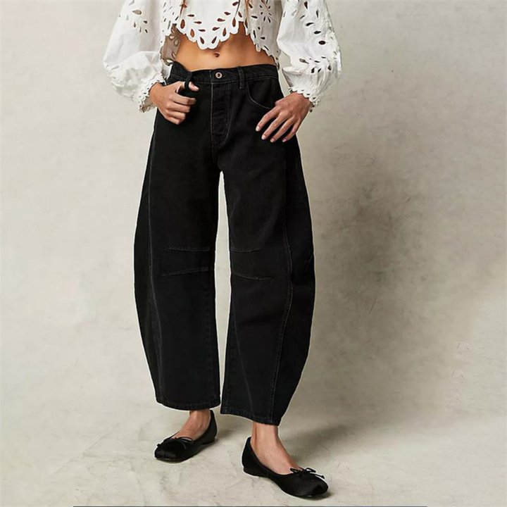 Svarte dame Cropped Barrel Leg Jeans. Elegante avkortede viddebukser for moderne stil.