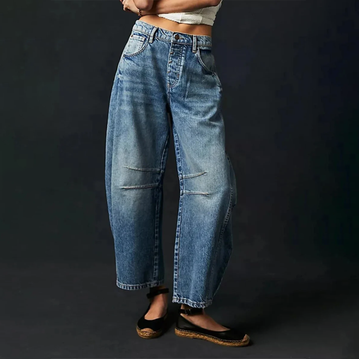 Mørkeblå dame Cropped Barrel Leg Jeans. Avkortede viddebukser med moderne jeansstil.