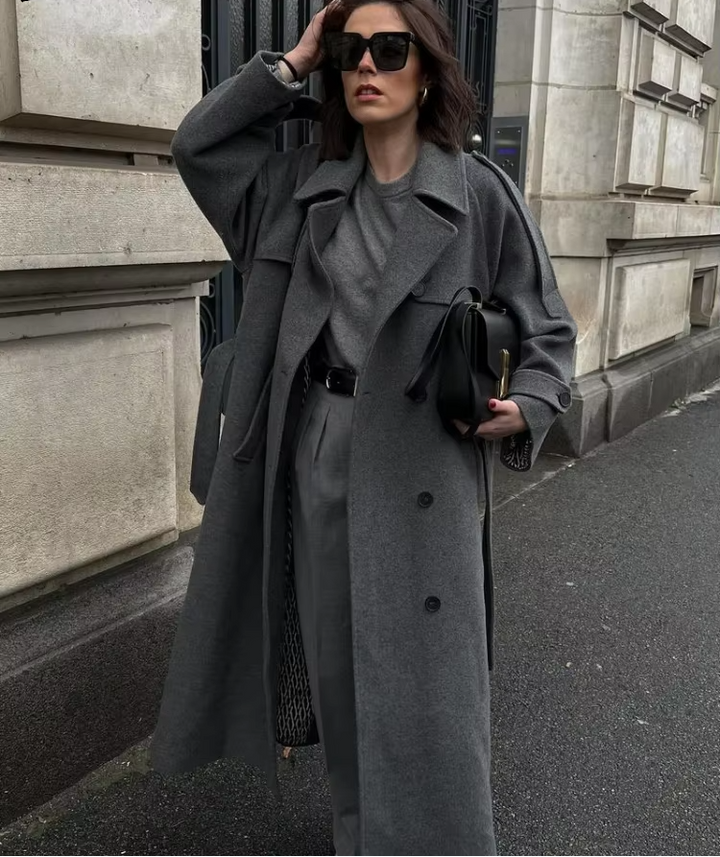 Allsidig lang ull trenchcoat for kvinner. Elegant vinterfrakk, varm dame ytterjakke for alle anledninger.