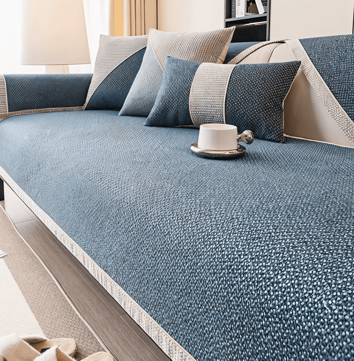 Sklisikkert sofatrekk på en 3-seter sofa. Viser den perfekte passformen og den stilrene effekten i stuen.