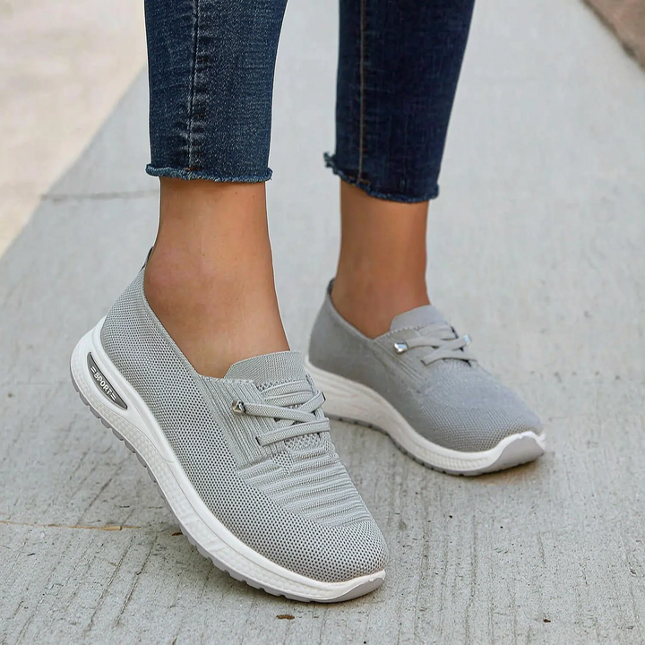 Unisex ortopediske slip-on trenere i svart, designet for maksimal komfort og enkel hverdag.