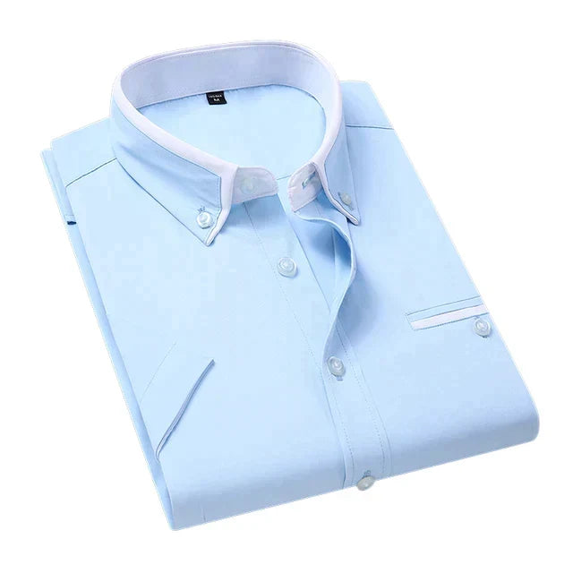 Klassisk herreskjorte med korte ermer, perfekt for elegant sommerstil og varme dager.