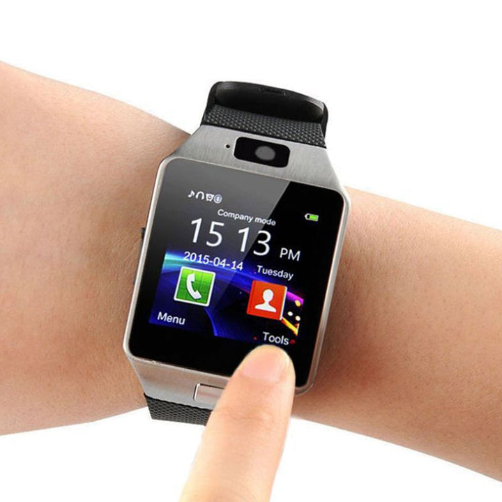 Elegant smartklokke med høyfølsom touchskjerm, digital og multifunksjonell aktivitetstracker.