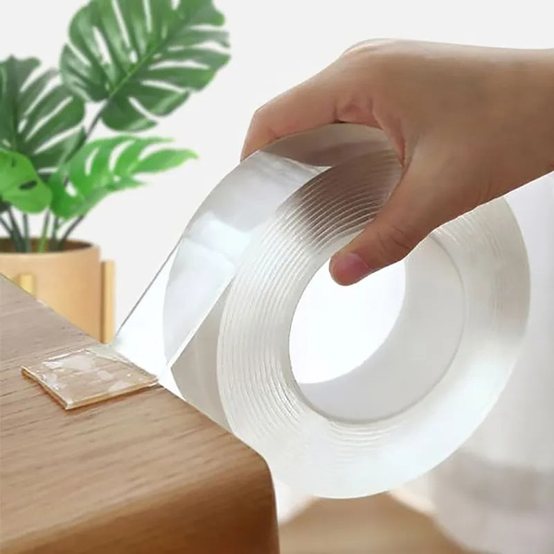 Supersterk, gjennomsiktig dobbeltsidig nano-tape på rull. Fest enkelt uten å skade overflater eller etterlate spor.