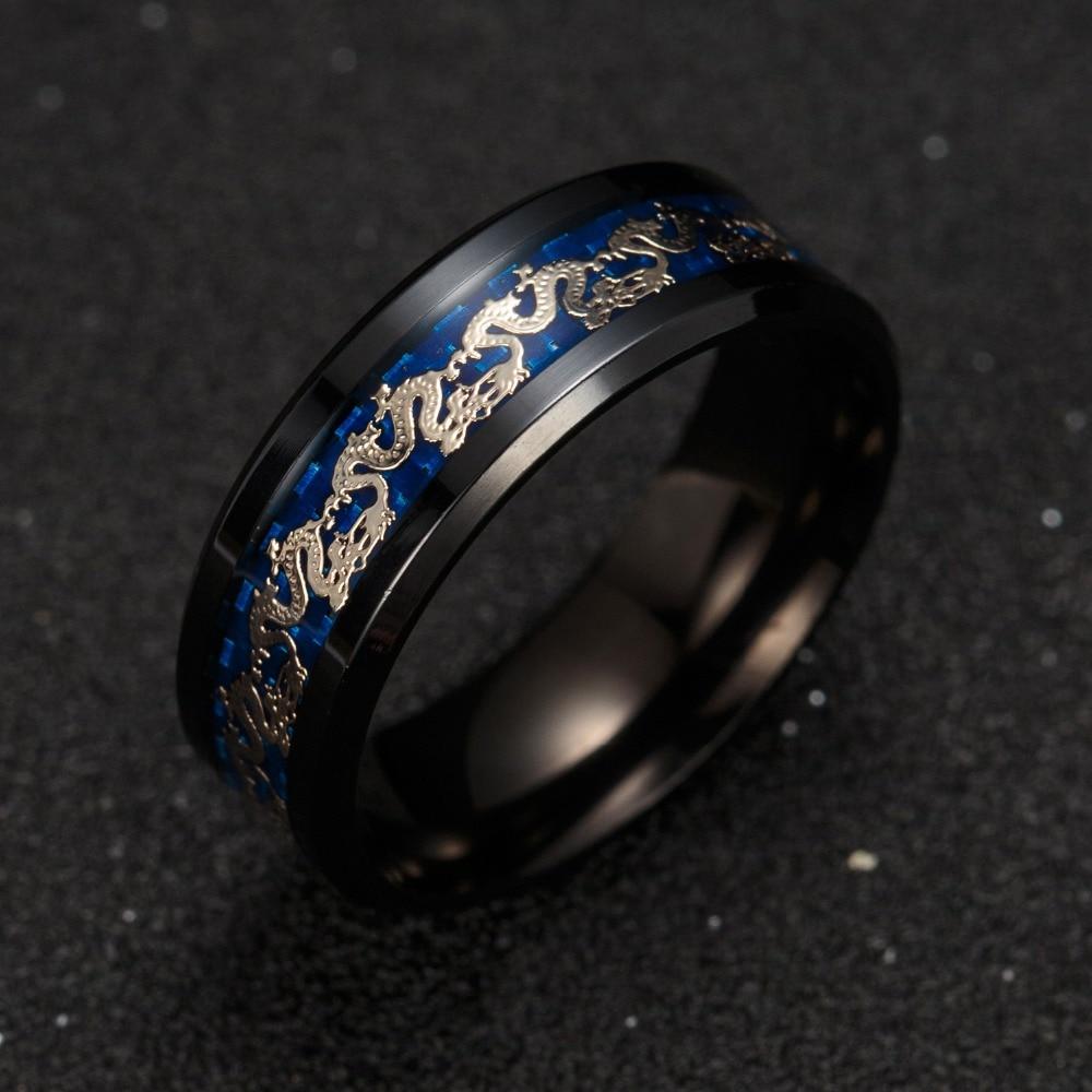 Stilig unisex ring med detaljert keltisk drage i skinnende titanstål.