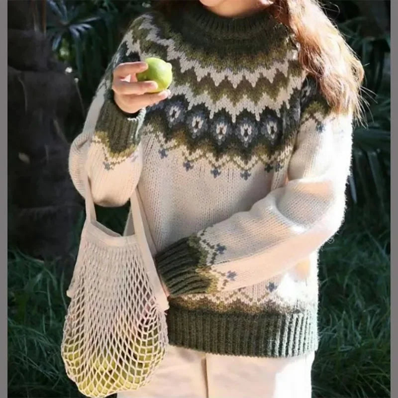 Casual kvinnegenser i strikk, fargeblokkdesign, rund hals. Perfekt for hverdagskomfort.