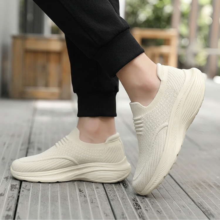 Komfortabel unisex slip-on sko for hverdag, lett å ta på og av, gir leddavlastning og demping.