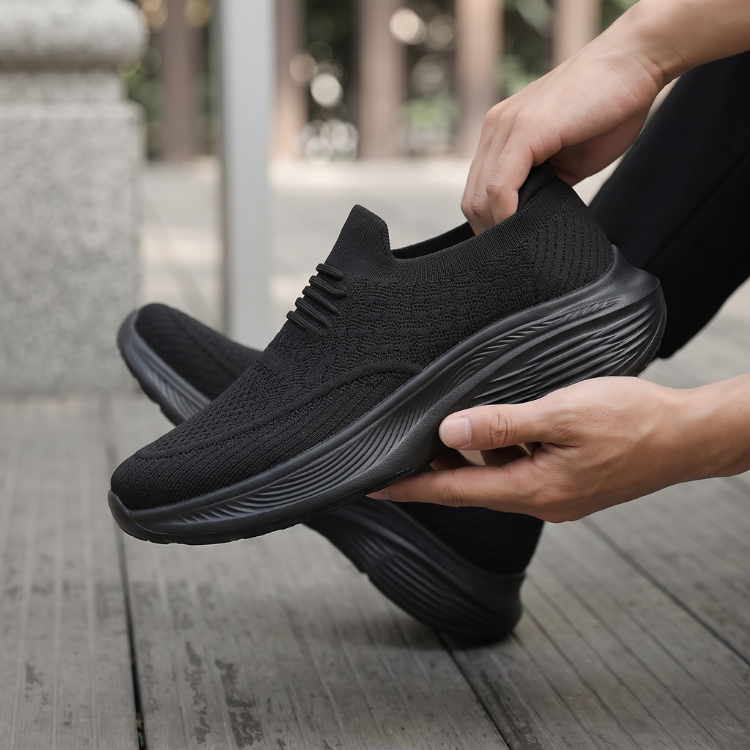 Lettvekts slip-on komfortsko med støtdemping, unisex design for enkel påkledning og hverdagsbruk.