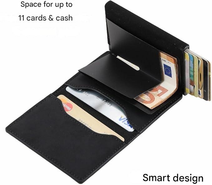 En hånd demonstrerer kortglideren som elegant presenterer kort fra skinnlommeboken.