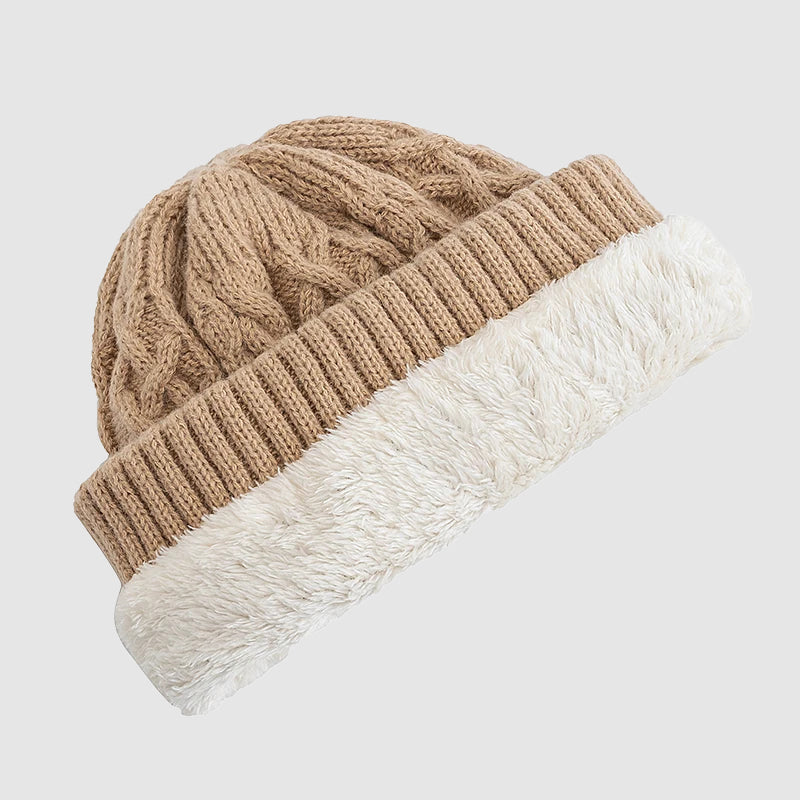 Hold deg varm med denne stilige strikkede fleeceluen. Komfortabel unisex lue for kaldt vær.