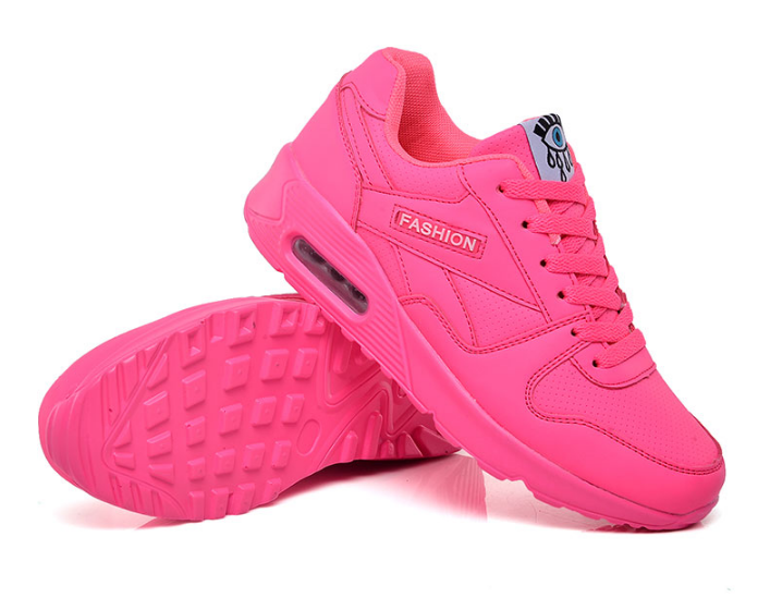 Et par allsidige unisex sneakers for herre, perfekte som hverdagssko og komfortsko. Moderne design.