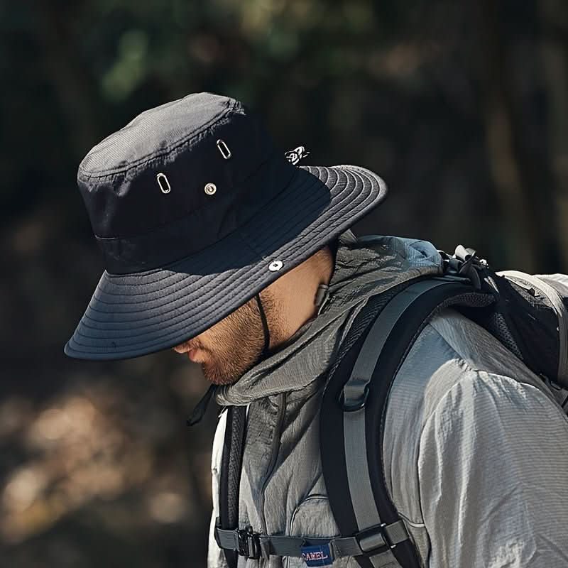 Stilren unisex solhatt med bred rand for optimal UV-beskyttelse. Perfekt for utendørs bruk og sommeraktiviteter.