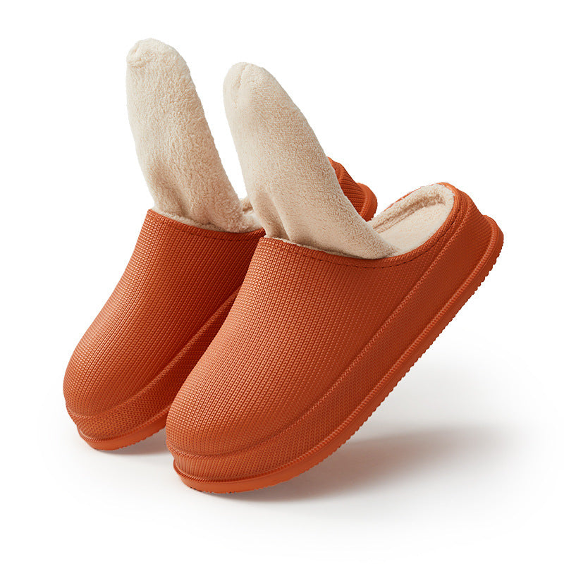 Ergonomiske unisex innetøfler med vannavstøtende overflate og dempet såle for støtte.