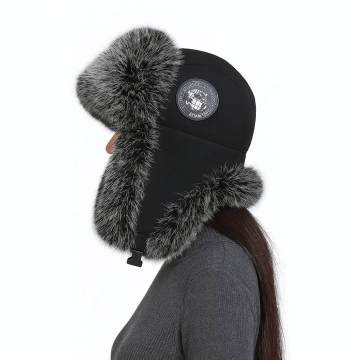Varm unisex vinterlue med myk fuskepels og øreklaffer. Perfekt for hverdagsbruk og komfort i kulden.