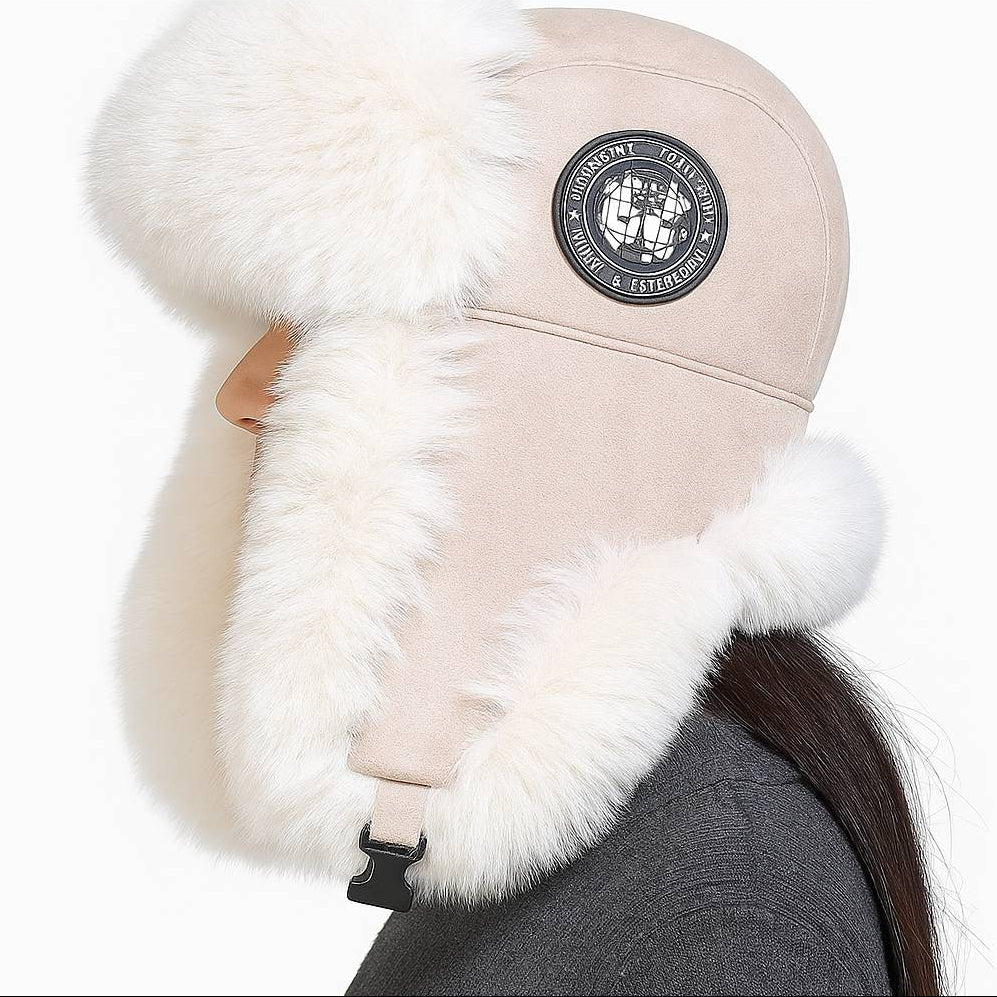 Komfortabel unisex vinterlue med øreklaffer for allsidig bruk. Varm og ideell for kalde dager ute.