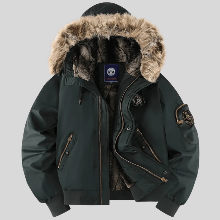 Unisex polstret bomberjakke i mørkegrønn med varm fuskepelshette. Varm vinterjakke for casual stil.